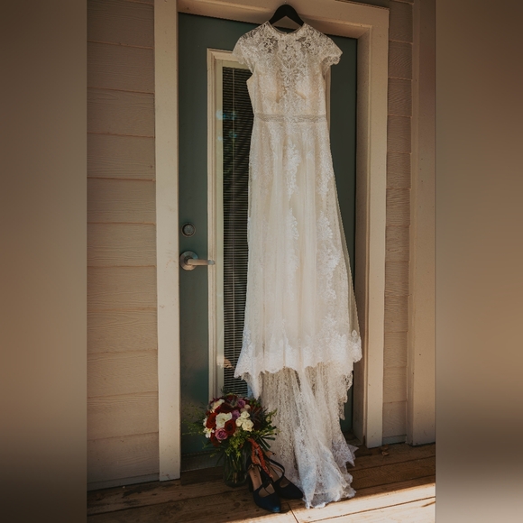 Melissa Sweet Elegant Ivory Lace Wedding Dress - Picture 2 of 9